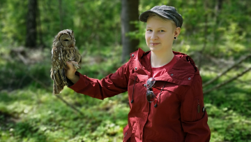 Kio holding an owl