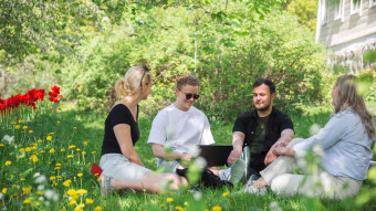 Studerande i grönska, vår och sommar