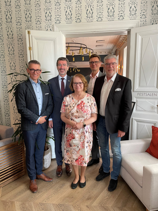 Marc Lemaître with the Turku Rectors: Örjan Andersson, Marc Lemaître, Vesa Taatila, Mikael Lindfelt, Marjo Kaartinen