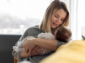Mamma med bebis