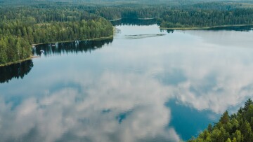 Skog och sjö_Fotograf Alex Inkilainen