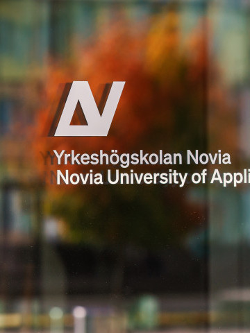 Novia logo dörr filter
