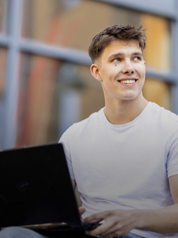 2025 Studerande med dator 10%svart