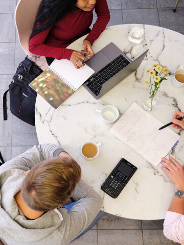 Studerande i grupp