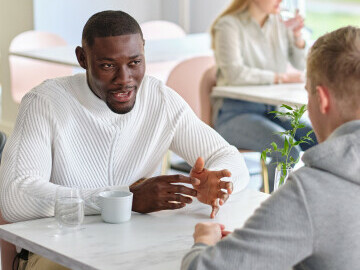Studerande vid kafe